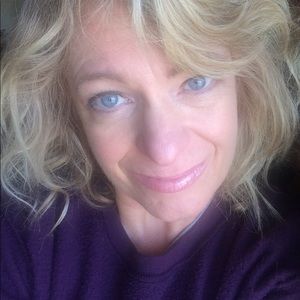 Meet your Posher, Lora